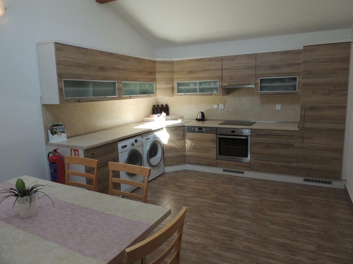 Penzion A Vinarstvi Vavricek Brezi Exterior foto